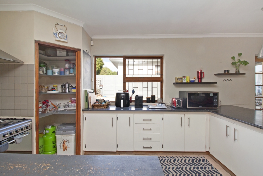 4 Bedroom Property for Sale in Sunnydale Western Cape